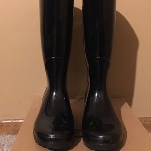 Ugg rain boots size 6